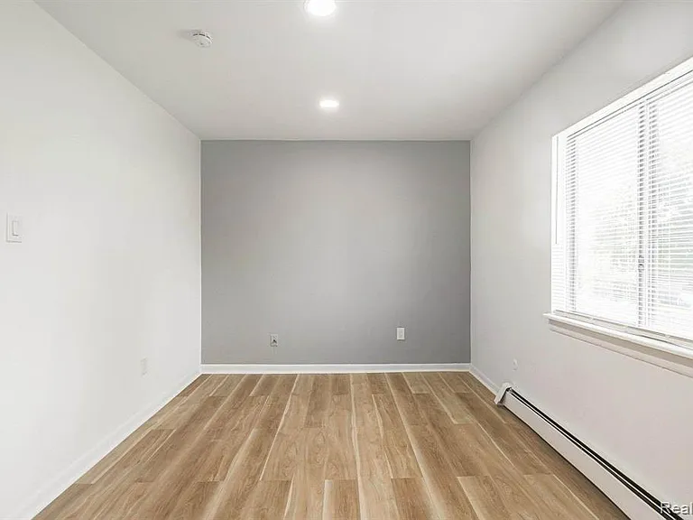 2475 S Commerce Rd #5 — Photo 35