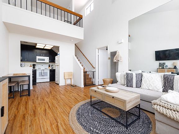2nd image of 4070 Porte La Paz Unit 21