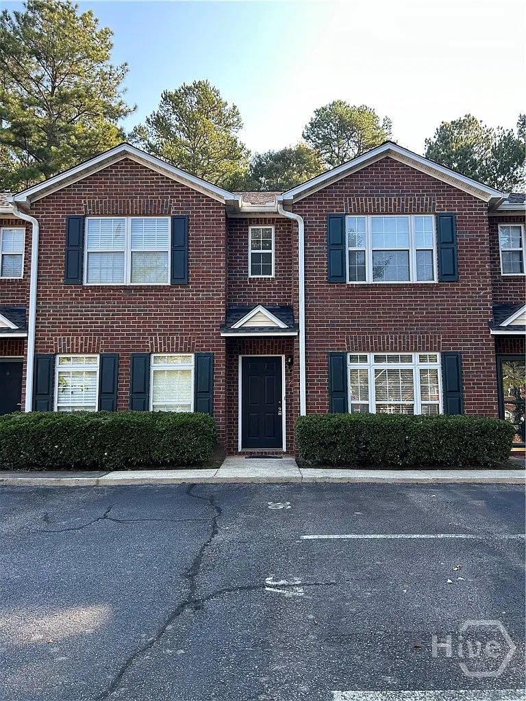 637 Huntington Rd — Photo 1
