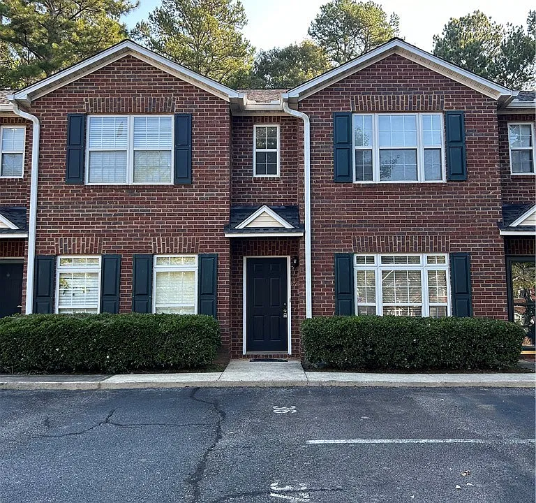 637 Huntington Rd