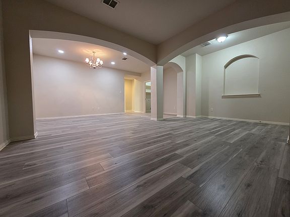 4th image of 6000 Mariposa Dr