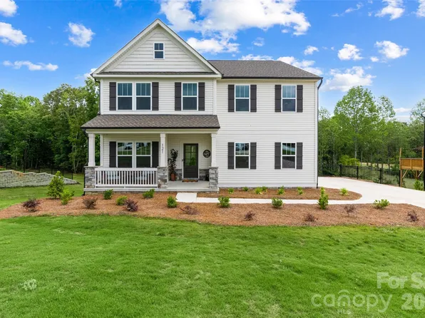 121 Tangle River Dr, Statesville, NC 28677