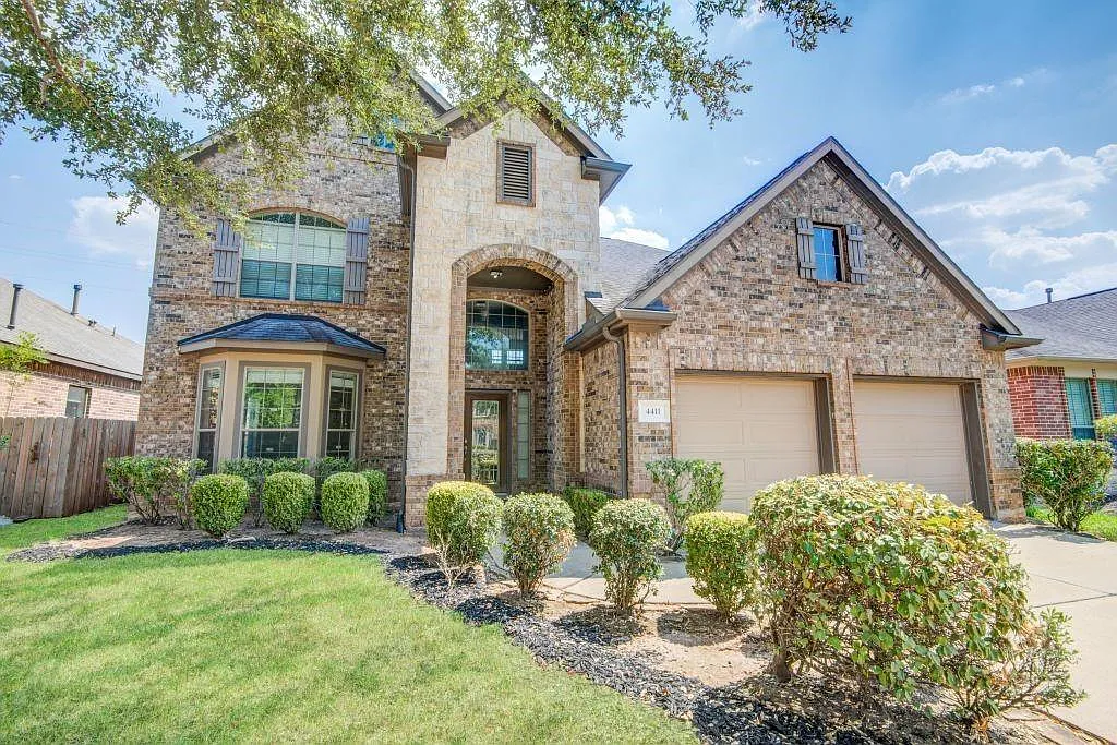 4 bed, 3.5 bath, 2987 sqft, $3,150 — Photo 1