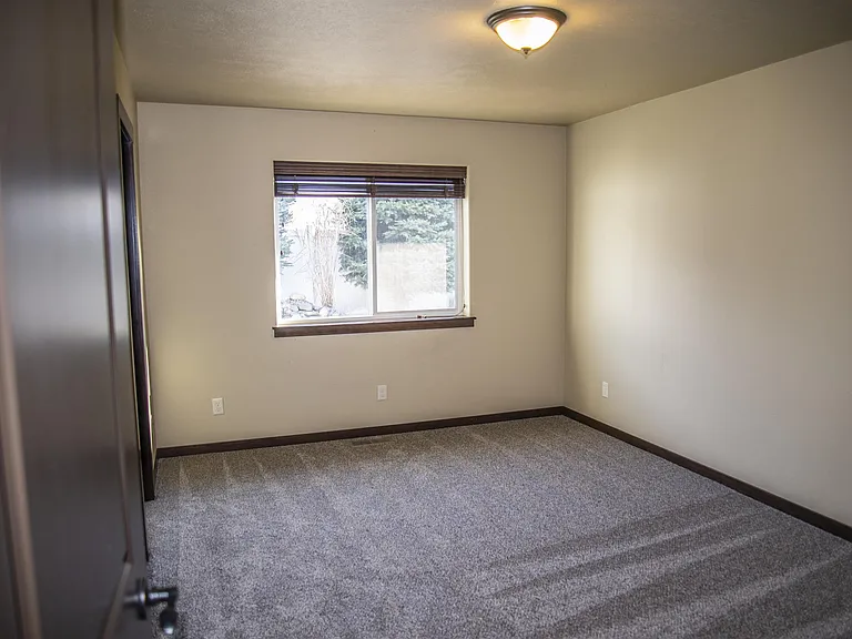 7719 N Goodwater Loop — Photo 9