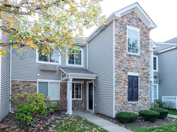 427 Silverstone Dr #427, Carpentersville, IL 60110