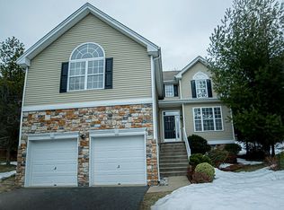 17 Winding Hill Dr, Hackettstown, NJ 07840