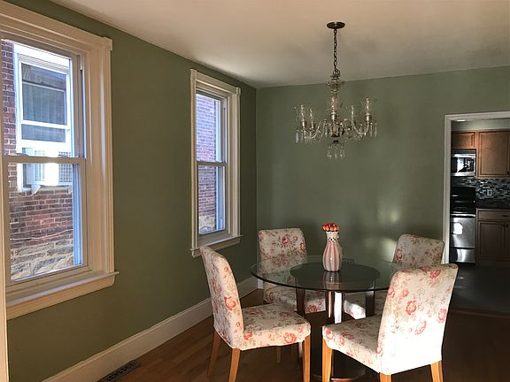  Elegant dining room 