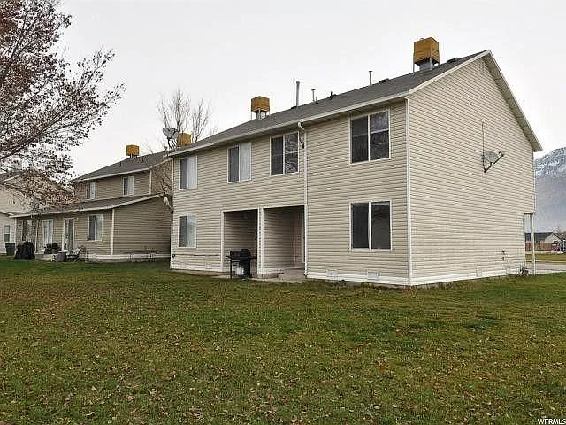 Backyard, quite family friendly neighborhood - 593 S 430 W