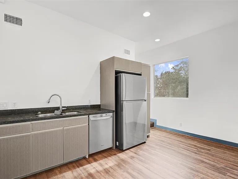 3910 Austin St — Photo 16