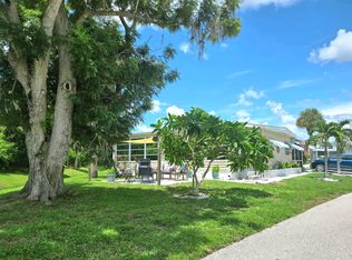 304 8th St, Nokomis, FL 34275