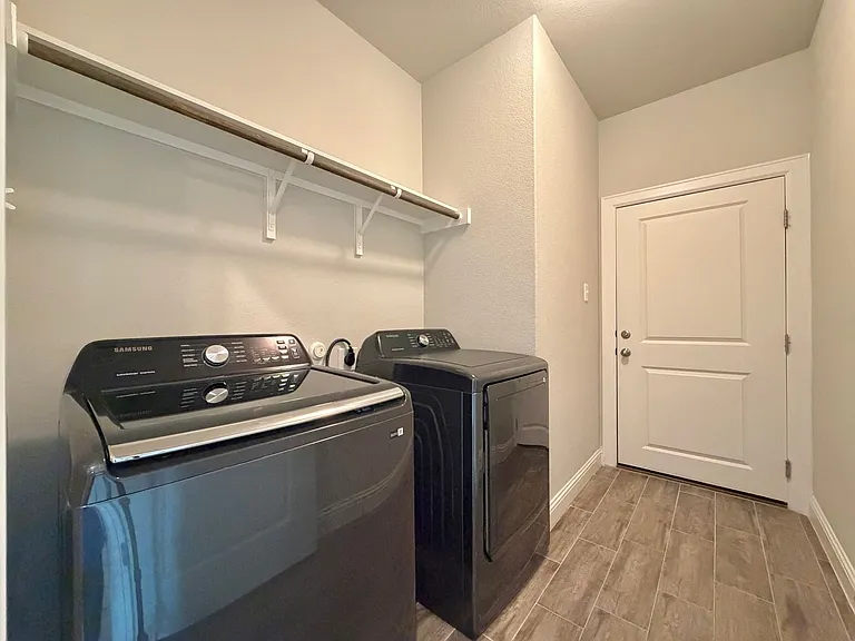 4300 Liberty Ln — Photo 32