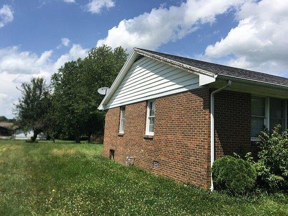 5th image of 160 Fairlane Ave