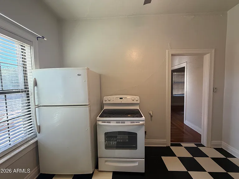 902 E Palm Ln #4 — Photo 14