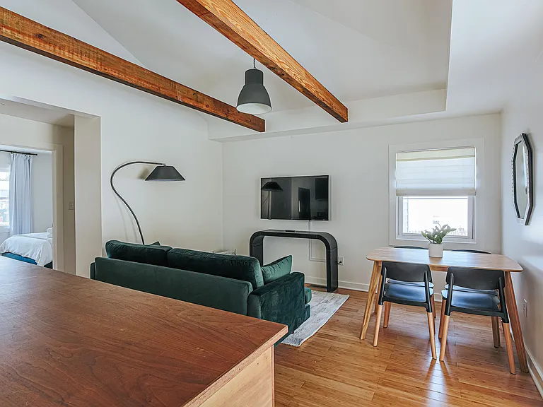 1023 King St — Photo 22