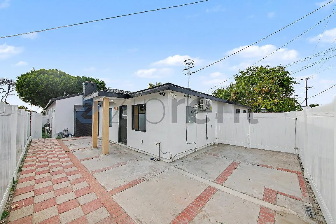 Building Photo - 11720 Utah Ave #B