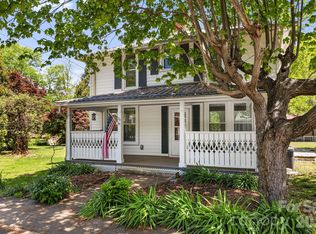 79 Walnut St, Hot Springs, NC 28743