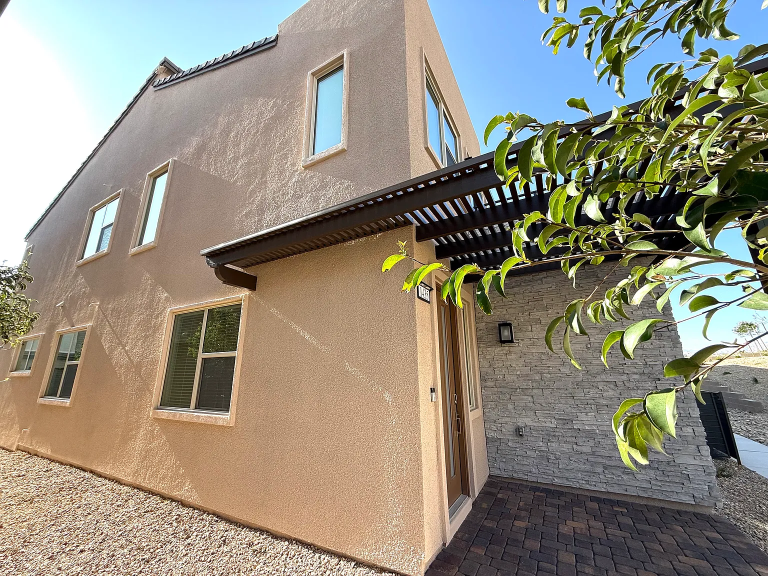 4 bed, 2146 sqft, $2,695 — Photo 2