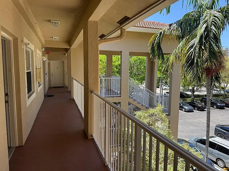2941 Riverside Dr #303 — Photo 23
