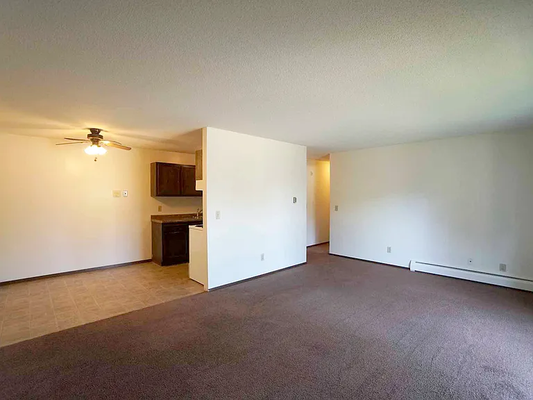 Corinthian Apartments — Photo 23