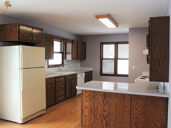 5th image of 605 NW Linden St