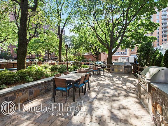 4th image of 122 Ashland Pl APT 4D