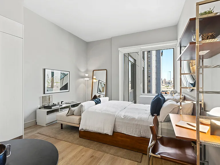 644 E 14th St #809 — Photo 3