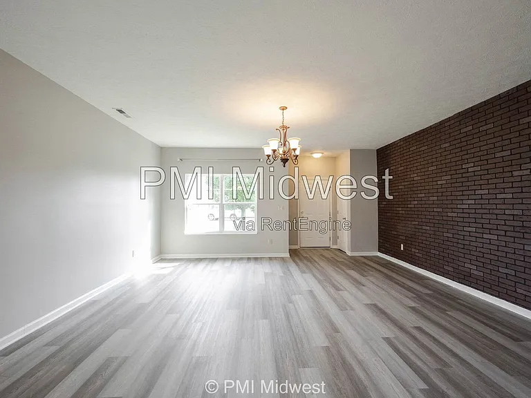 2526 Copper Hill Dr — Photo 4