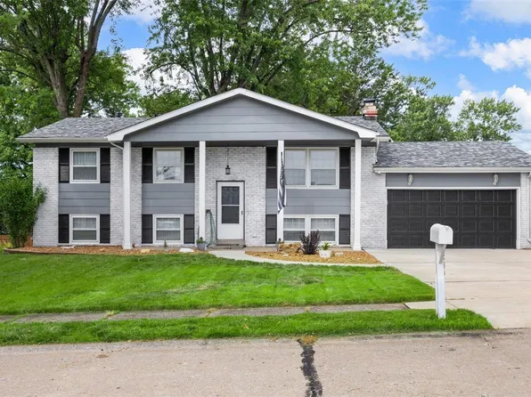 2509 Westport Ln, Saint Charles, MO 63301