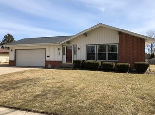 1914 N Sumac Dr, Janesville, WI 53545