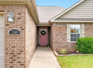 1568 N Oakhaven Pl, Fayetteville, AR 72704