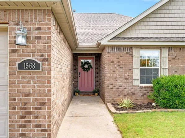 1568 N Oakhaven Pl, Fayetteville, AR 72704