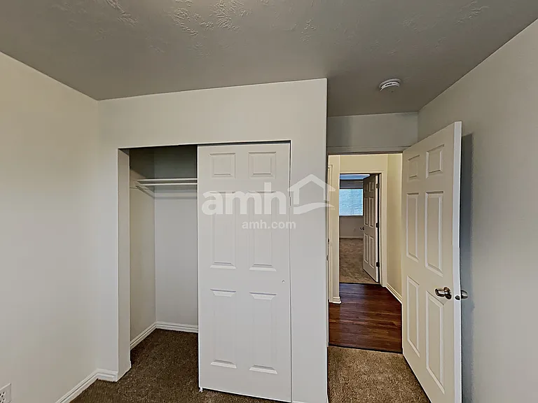 2558 S 75 E — Photo 17
