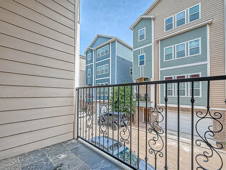 2113 Bidwell Dr — Photo 26