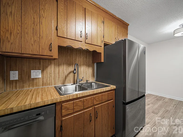 1110 Chandler Dr — Photo 8