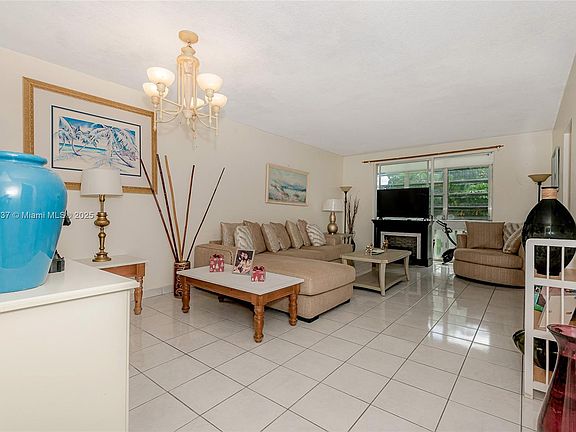 5th image of 1481 NE Miami Gardens Dr APT 267
