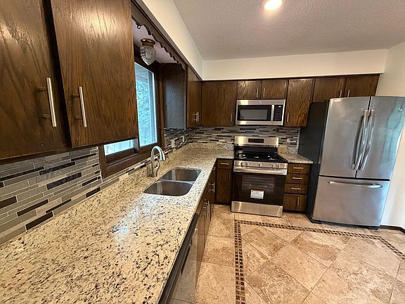5th image of 404 Cimarron Rd