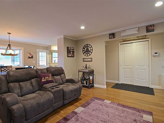 2nd image of 3682 Woodbridge Ln N