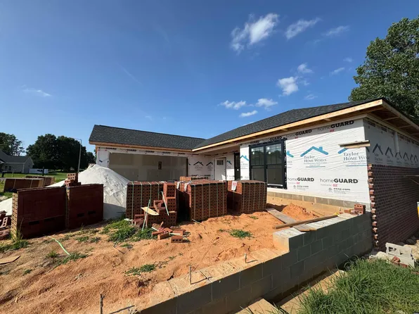 162 Hidden Hill Cv, Martin, TN 38237