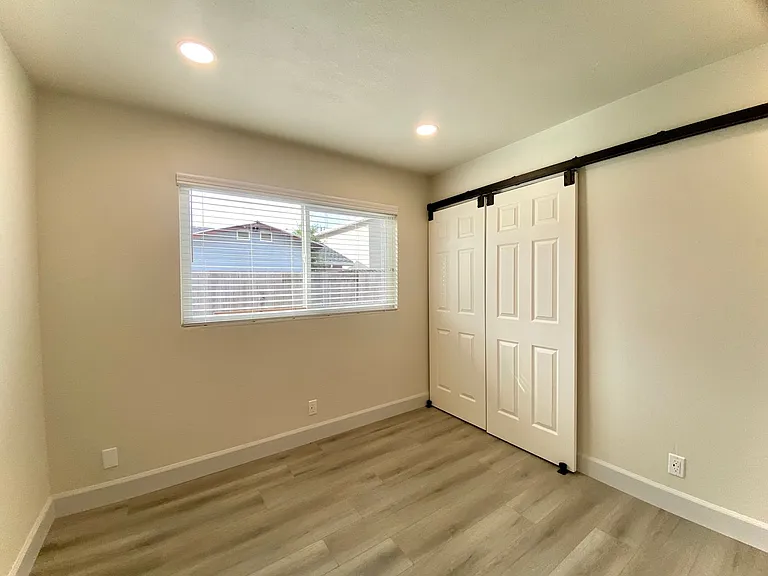 34323 Russell Ct — Photo 8