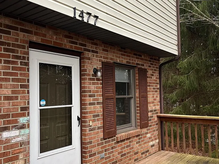 1477 Sandy Cir — Photo 36