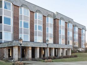400 Thames Pkwy, Park Ridge, IL