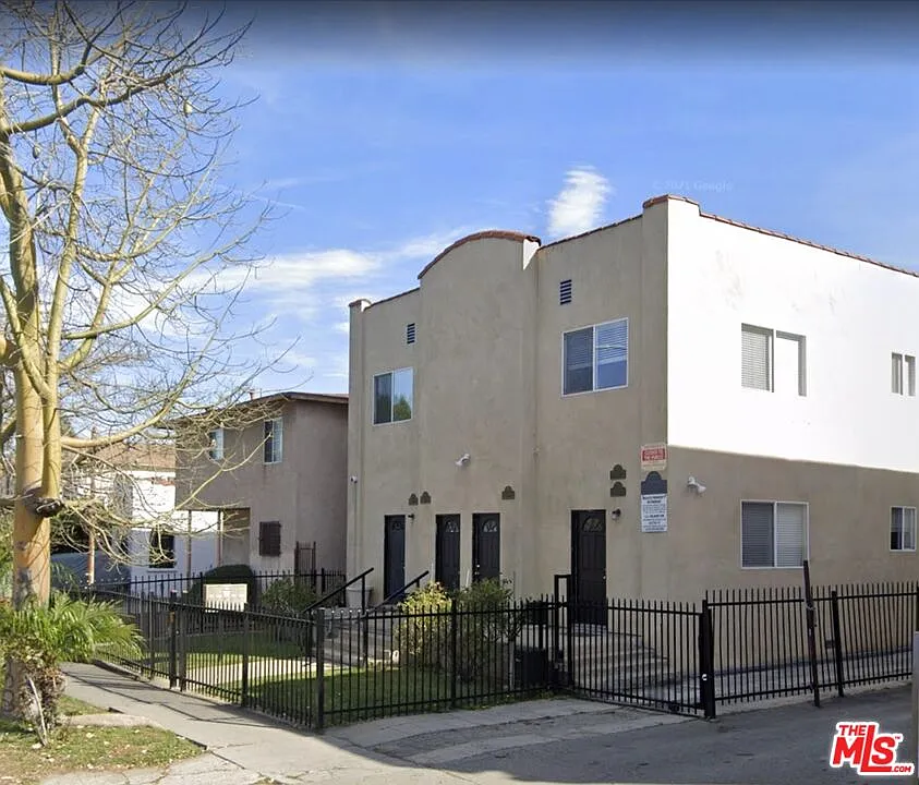 1818 1/2 S La Brea Ave