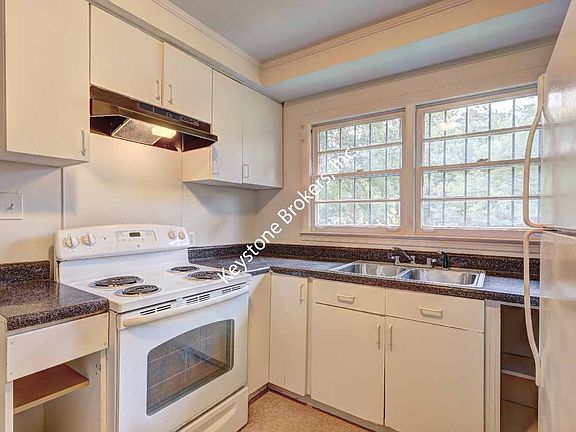 5th image of 2072 Knightsbridge Rd