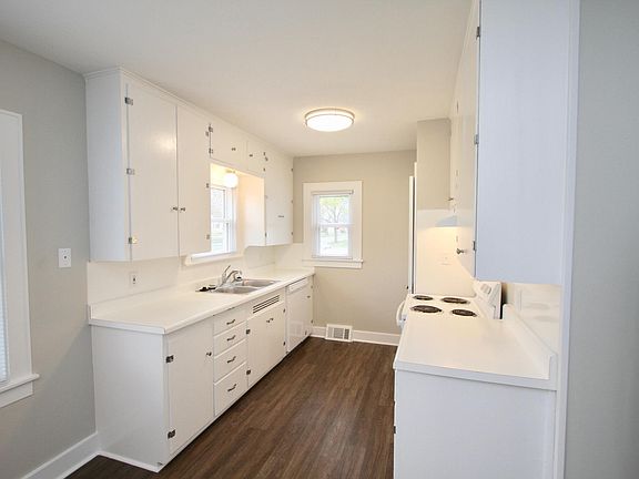 5th image of 2524 Thayer Dr