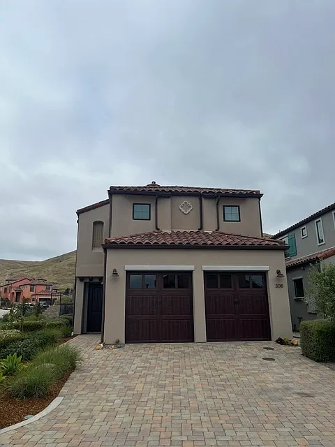 4 bed, 1982 sqft, $4,800 — Photo 2