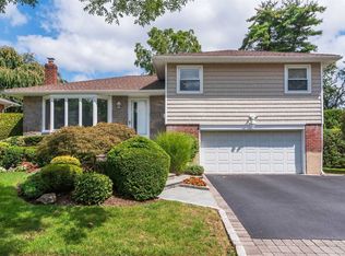 34 Roxton Rd, Plainview, NY 11803