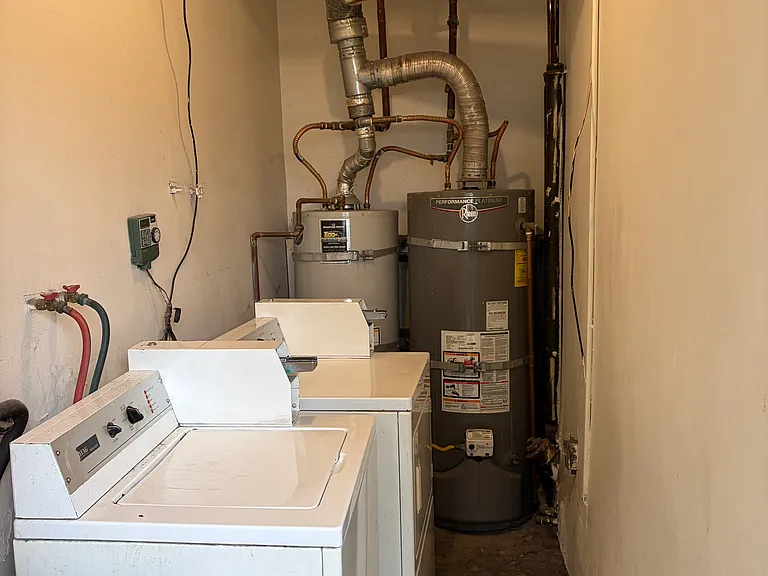 907 N Gardner St #5 — Photo 8