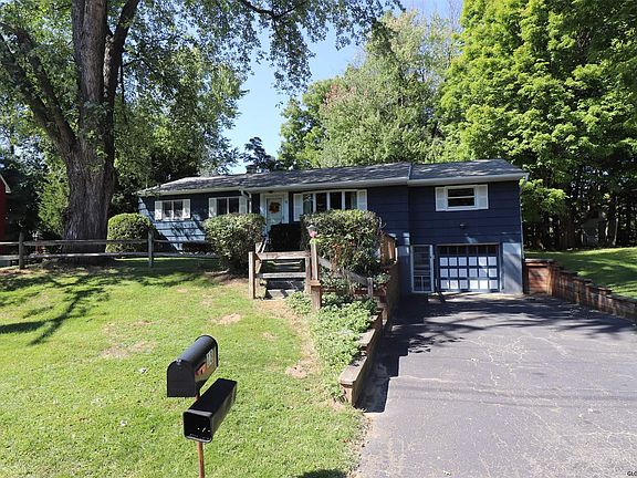 3rd image of 18 Birchwood Dr
