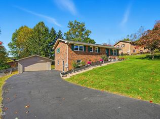 849 Meadowcrest Dr, Bristol, VA 24201