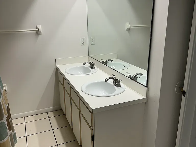 377 Market Sq E — Photo 6